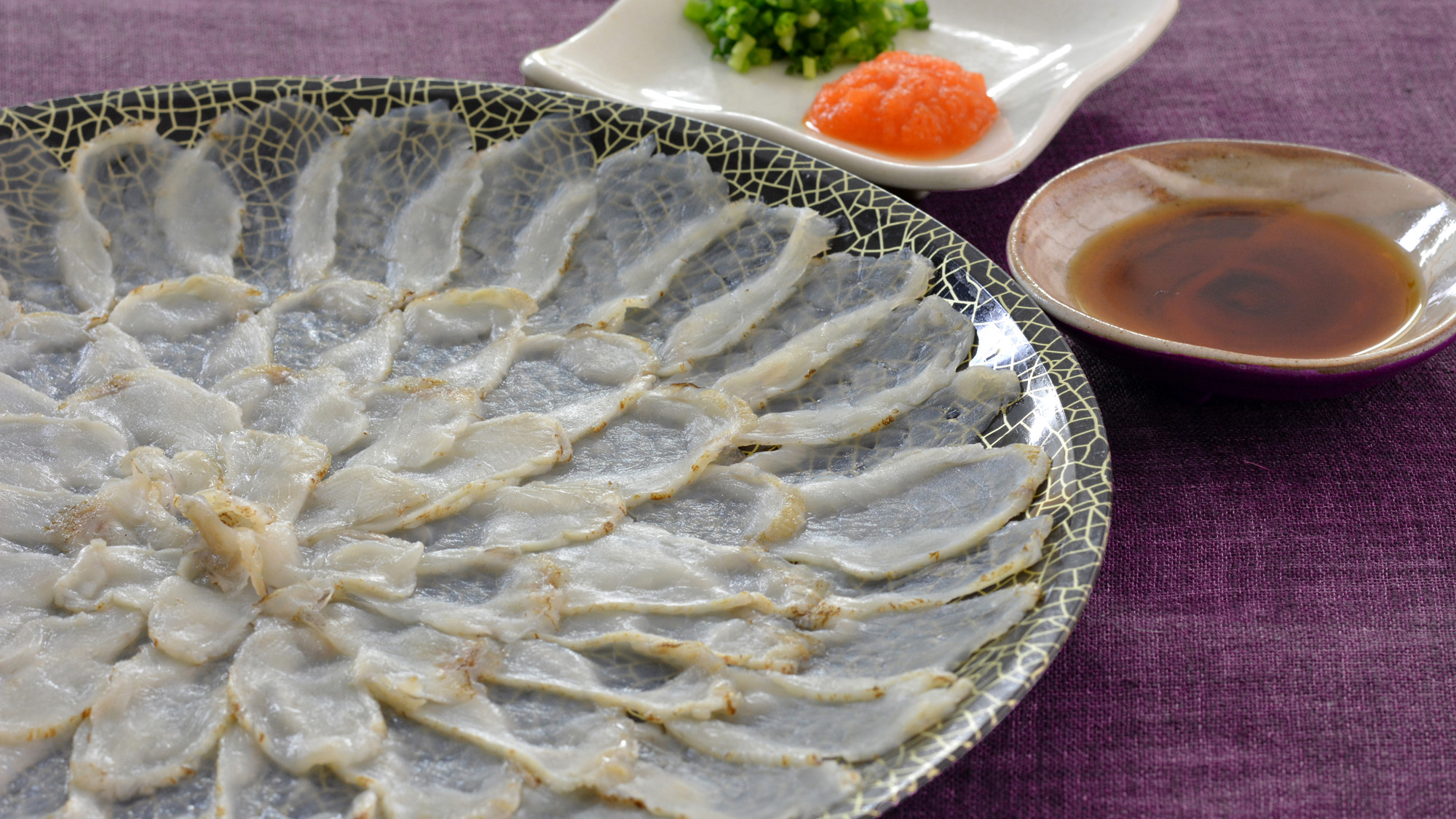 新鮮なとらふぐを使用したてっさ♪　※画像はイメージです。