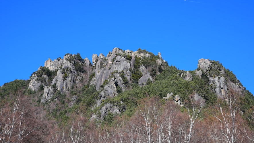 *[周辺のお勧めスポット：屋根岩]