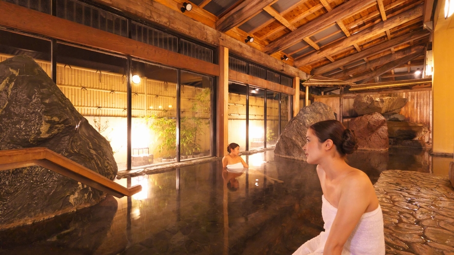 【太郎の湯】　※心も身もしっとりと解きほぐす　野趣きあふれる　巨石の佇まい　ぬくもりの湯殿 