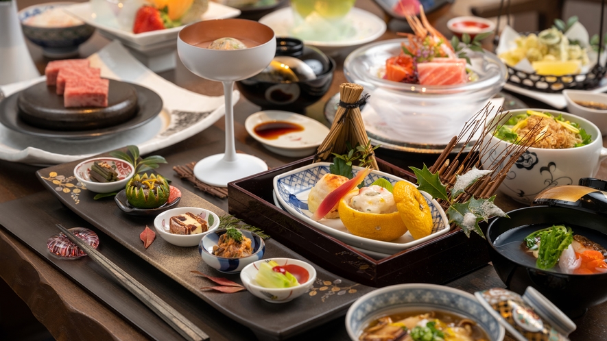 夕食一例　創作会席料理イメージ※季節・仕入れ状況によるメニューが変わります。