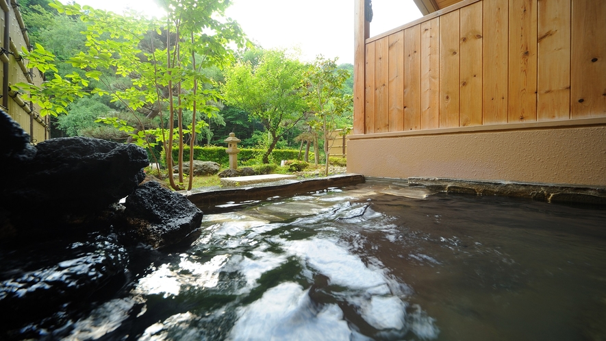 1階　庭園付和モダン　岩露天風呂付。自分だけの時間に浸ってください。