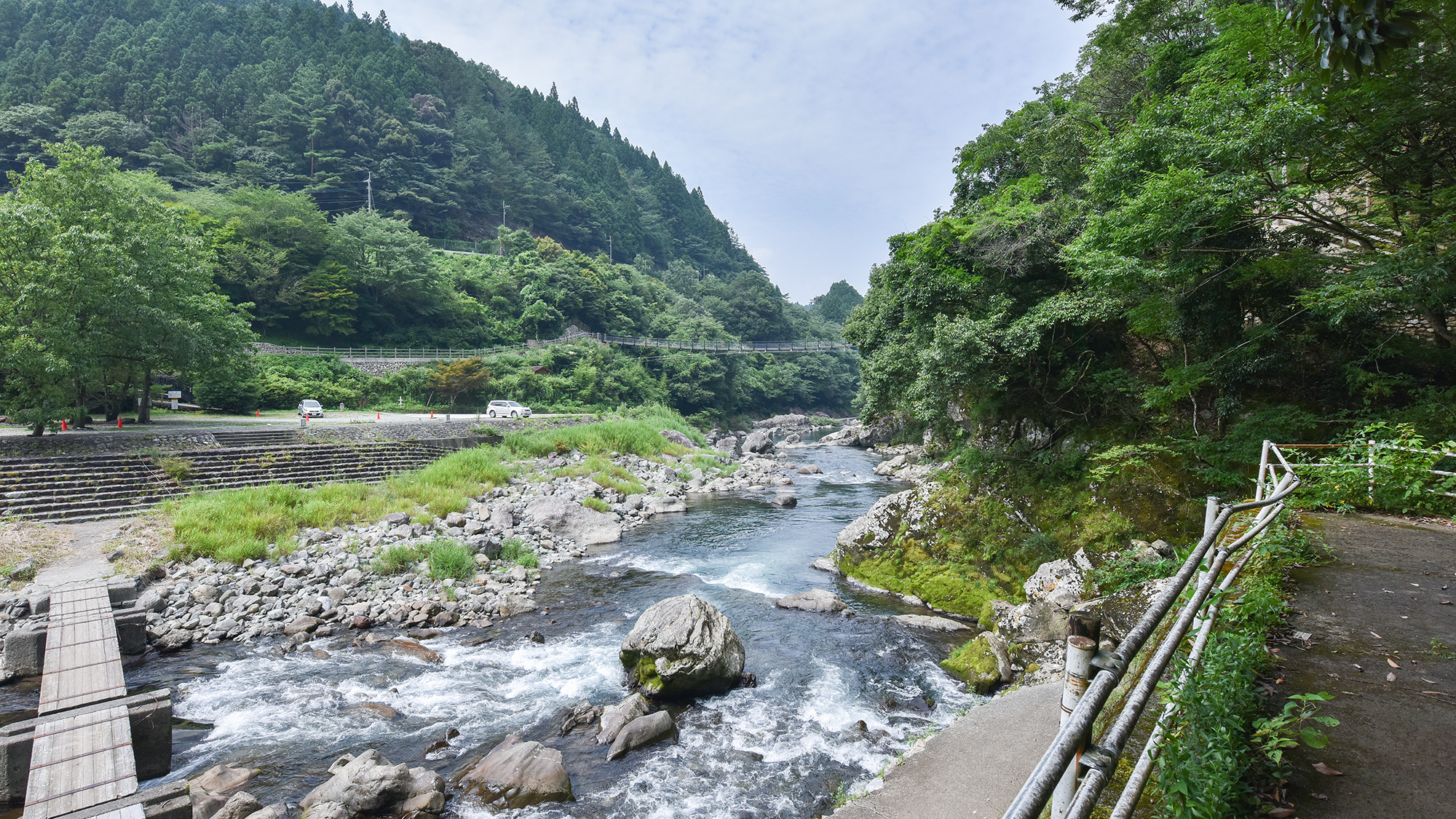 *川のせせらぎを聞きながらお過ごしいただけます