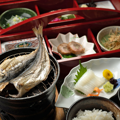 【平日限定】【別荘 離れ】【1泊朝食付き】 こだわりの朝食と至福のひととき 客室露天風呂でおこもり泊