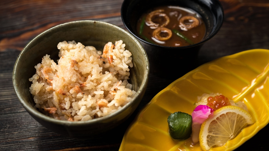 【夕食一例】炊き立てのご飯につい箸も進みます。