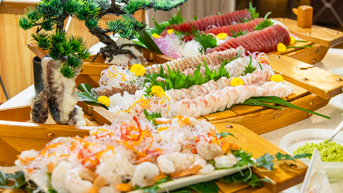 【青巒荘デー】月に2日間だけ限定！美食ビュッフェ＆温泉＆飲み放題の贅沢ステイが最大5，000円引き！