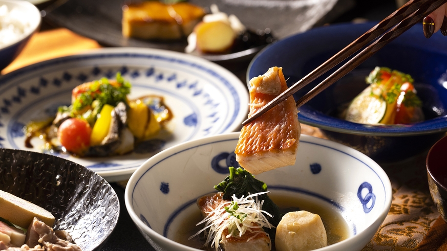 【12/6以降のご予約】【旬の会席-華やぎ-部屋食】＜全10品＞新料理長こだわりの「逸品」付き。