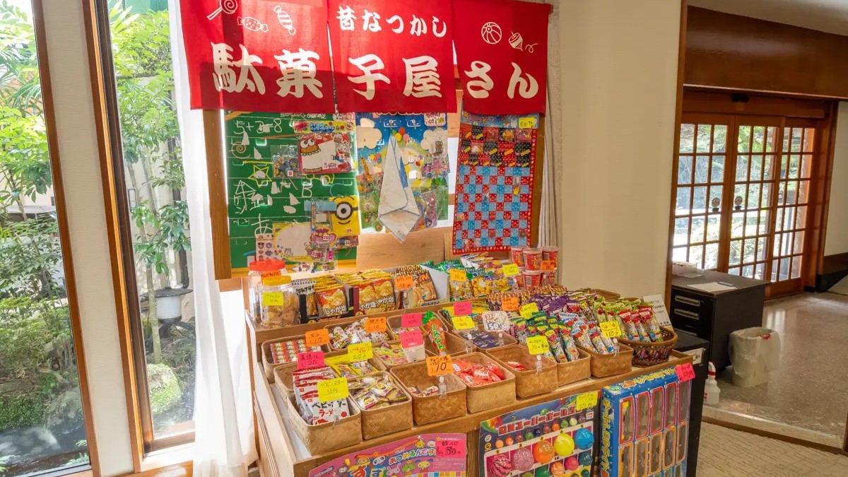 【家族で過ごすファミリープラン】館内駄菓子コーナーで利用可能な500円分利用券＆ワンドリンク付プラン
