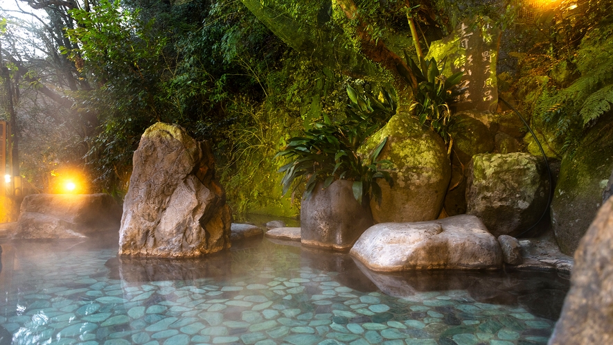 【仙境野天風呂】露天風呂ではなく「野天風呂」その秘密は、他にはない自然の近さと解放感にあります。
