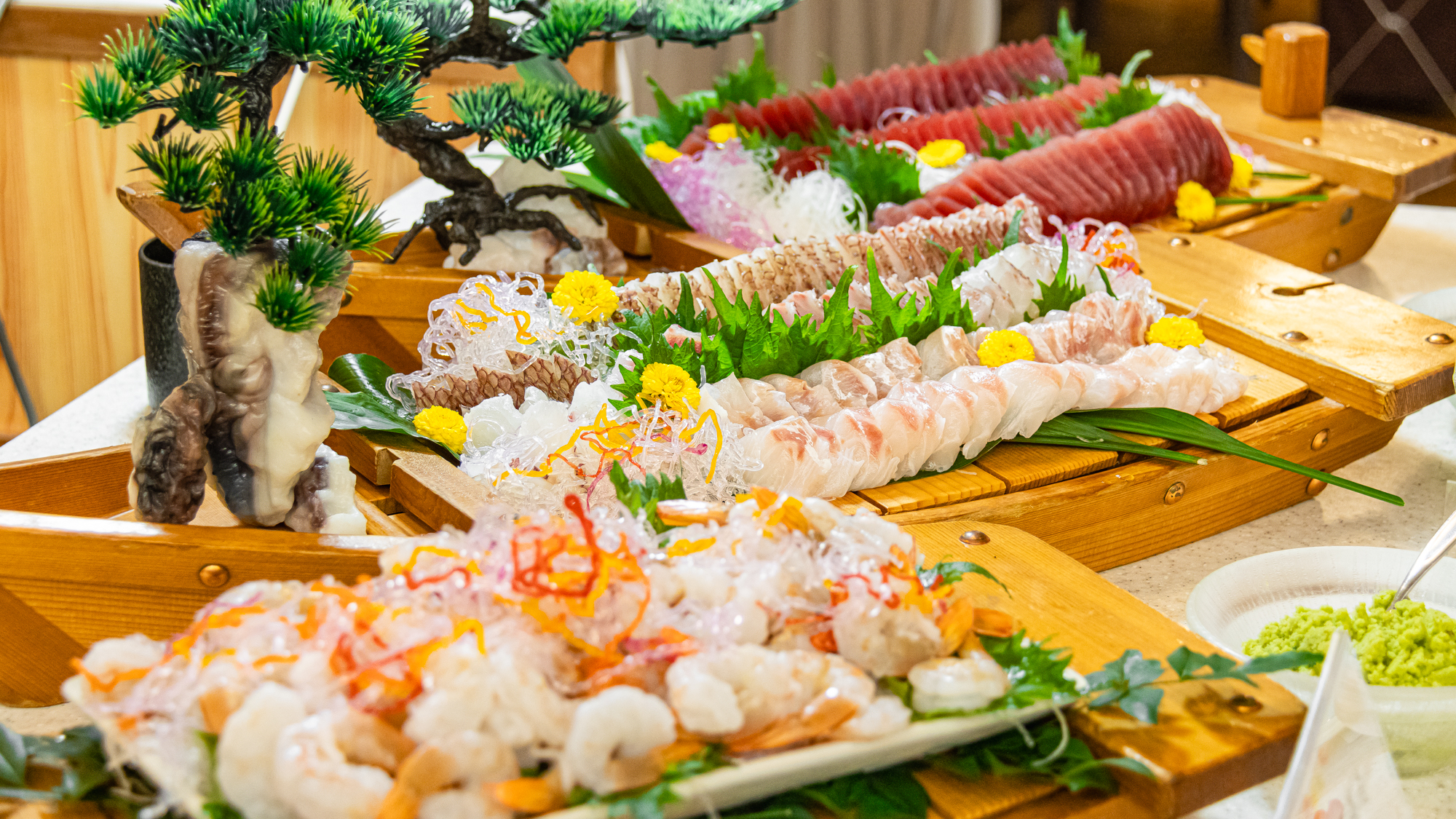 【ビュッフェ-夕食】新鮮な地魚や季節のメニューなど、種類豊富なメニューがずらり！