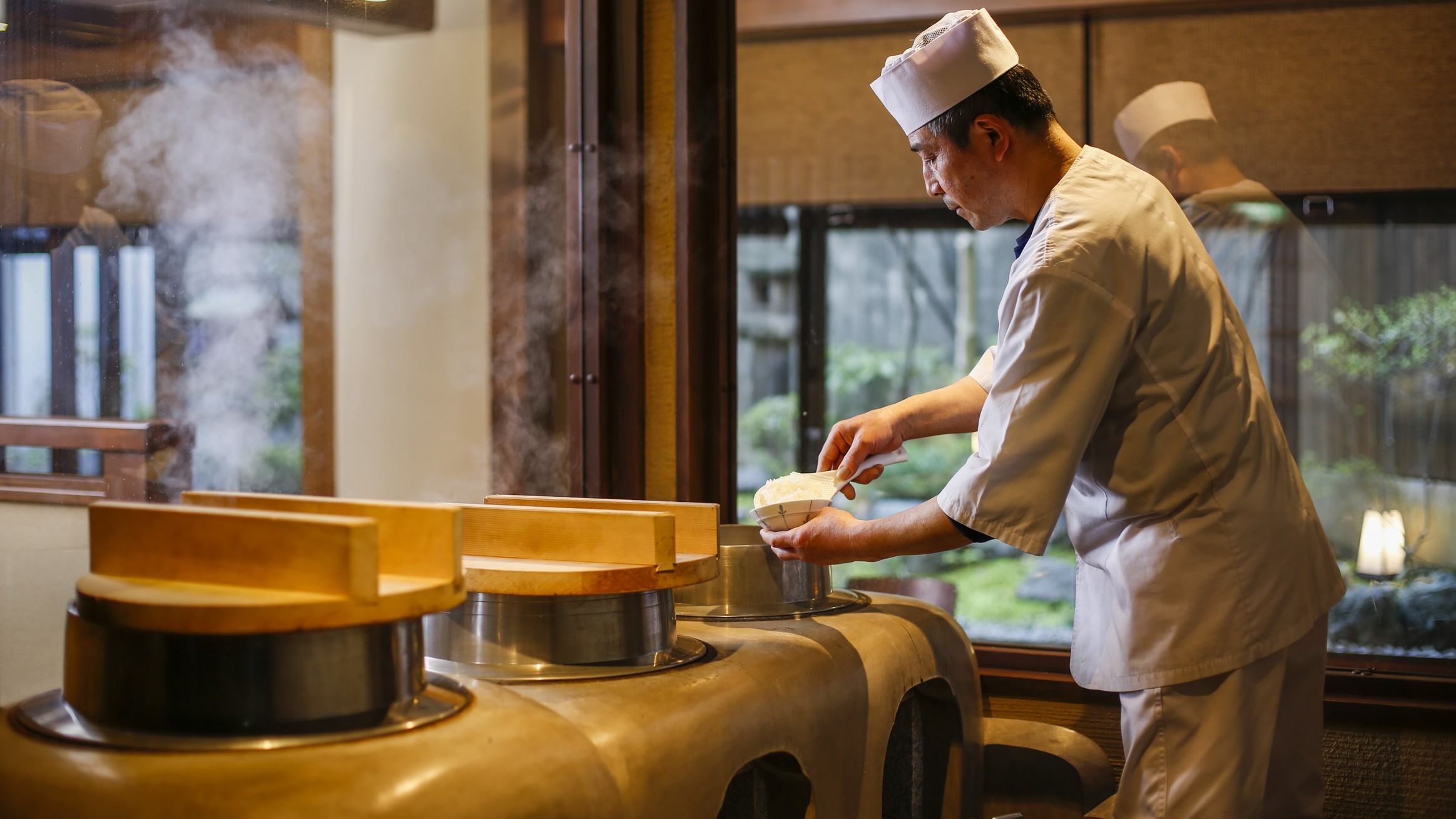 【食でめぐる奈良】-興福寺の鐘の音で目覚める朝-　最強かまどごはんと大和のお茶粥付き和定食/朝食付