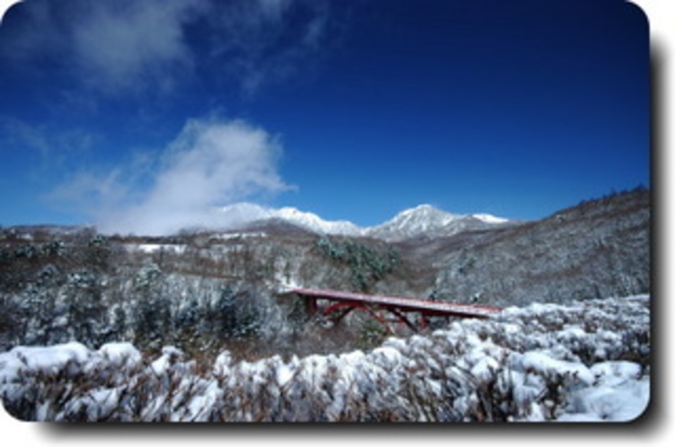 冬の東沢大橋(赤い橋)