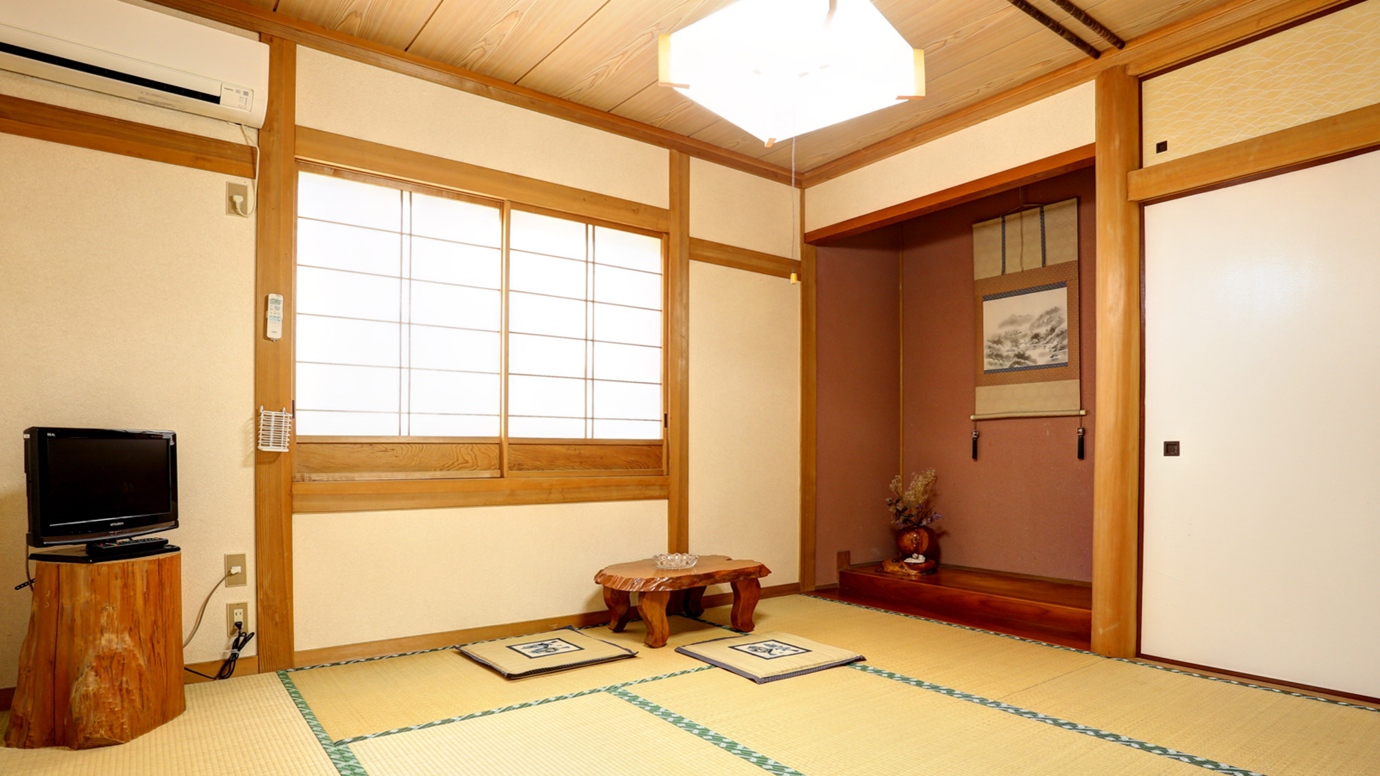 *部屋（和室8畳）