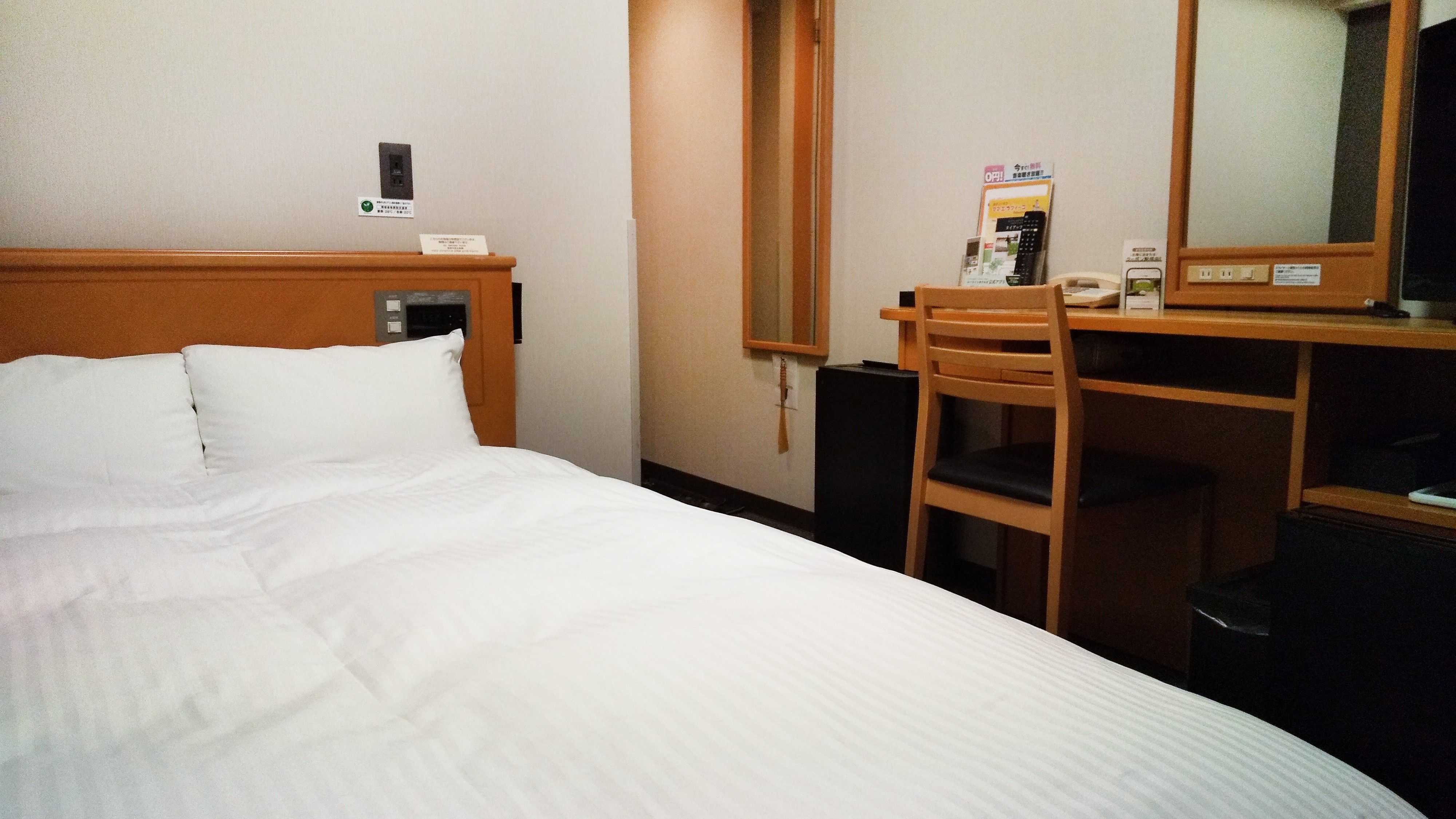 スタンダードセミダブルルーム1