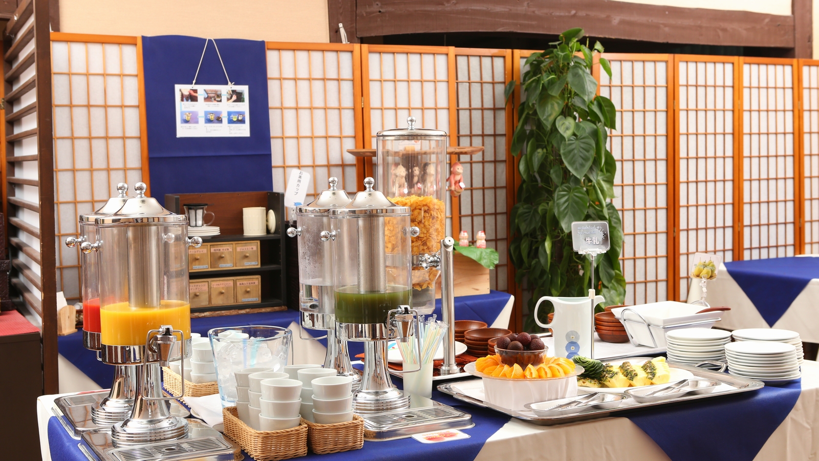 【朝食例】ジュース・コーンフレーク・フルーツ・コーヒー・紅茶はご自由にお召し上がりいただけます♪