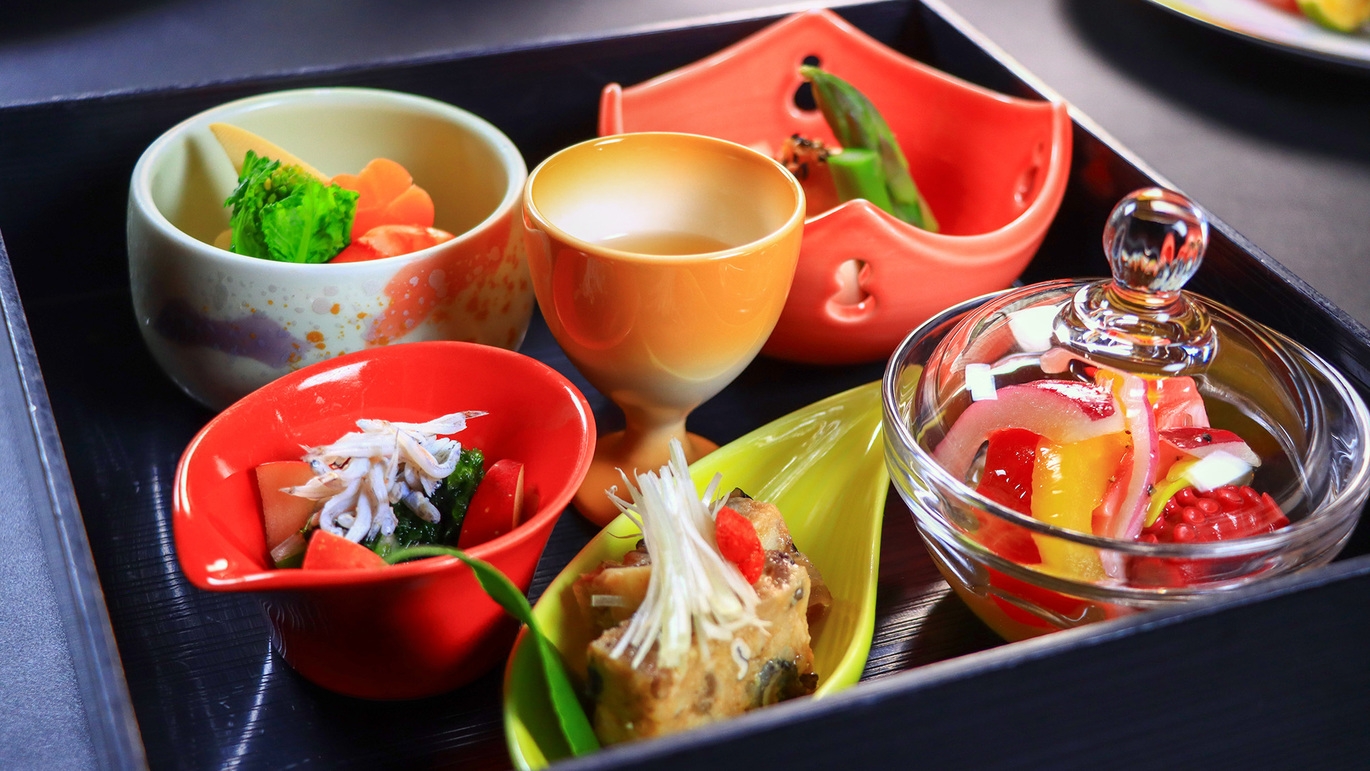 厳選食材を使用した会食膳を堪能〜キンキの姿煮・県産牛のしゃぶしゃぶ〜　優美コース