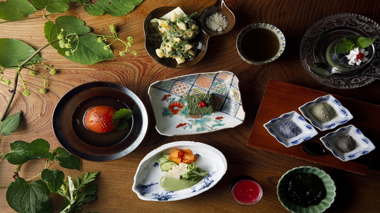 【夕食送迎付】料理旅館蕪水亭の薬草会席（夕食代・飲物代は現地清算）＆季古里の身体にやさしい朝食付