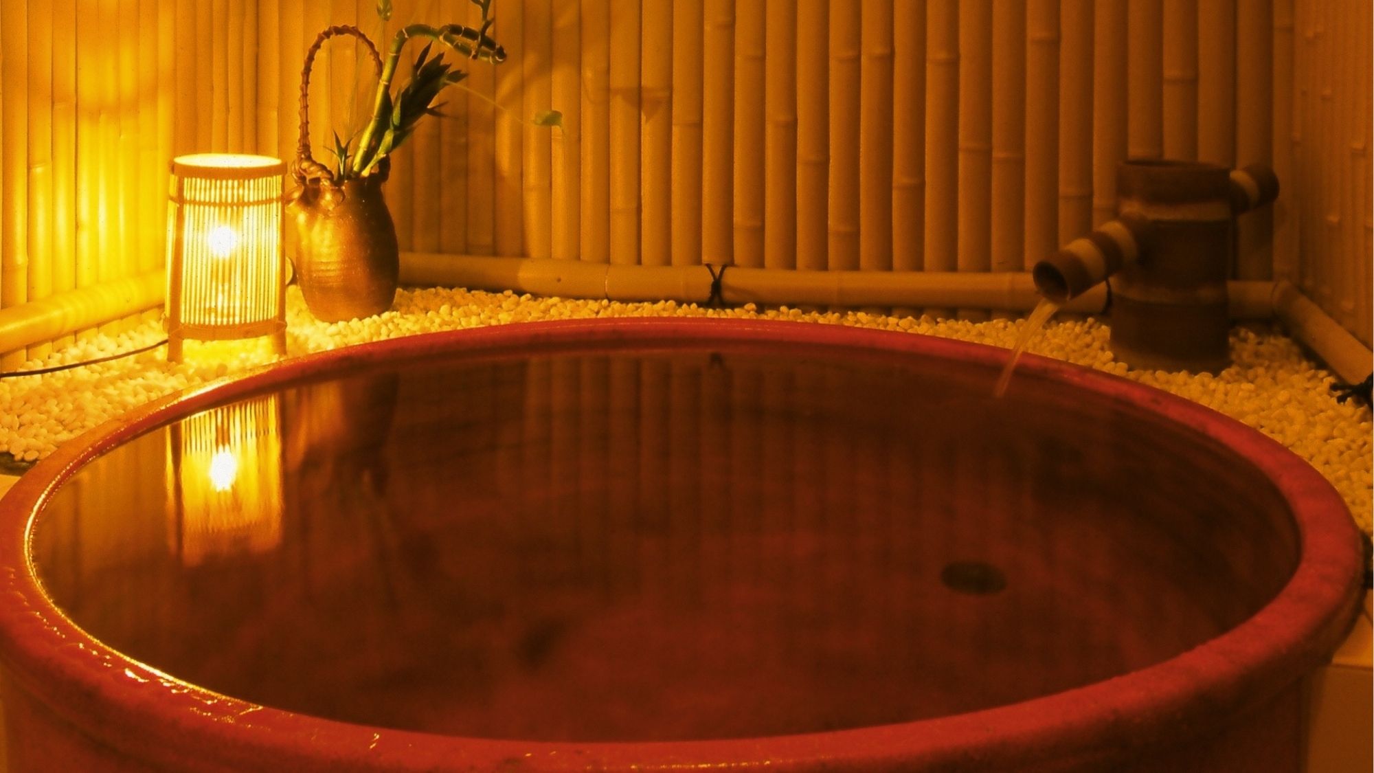 【信楽焼 飴色陶器風呂】美肌効果抜群のラジウム泉