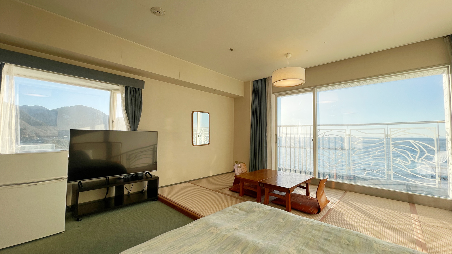 【角部屋・駿河湾眺望】和洋室(ツイン＋8畳)