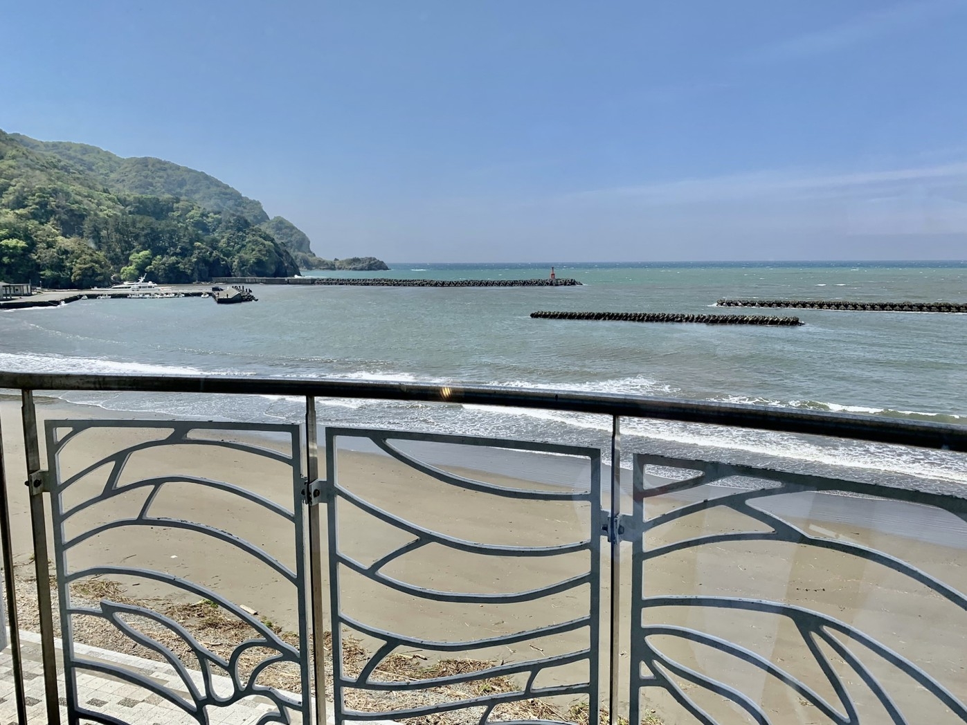 松崎海岸・駿河湾を2つの窓から展望できるオーシャンビュー客室！一泊二食バイキングプラン