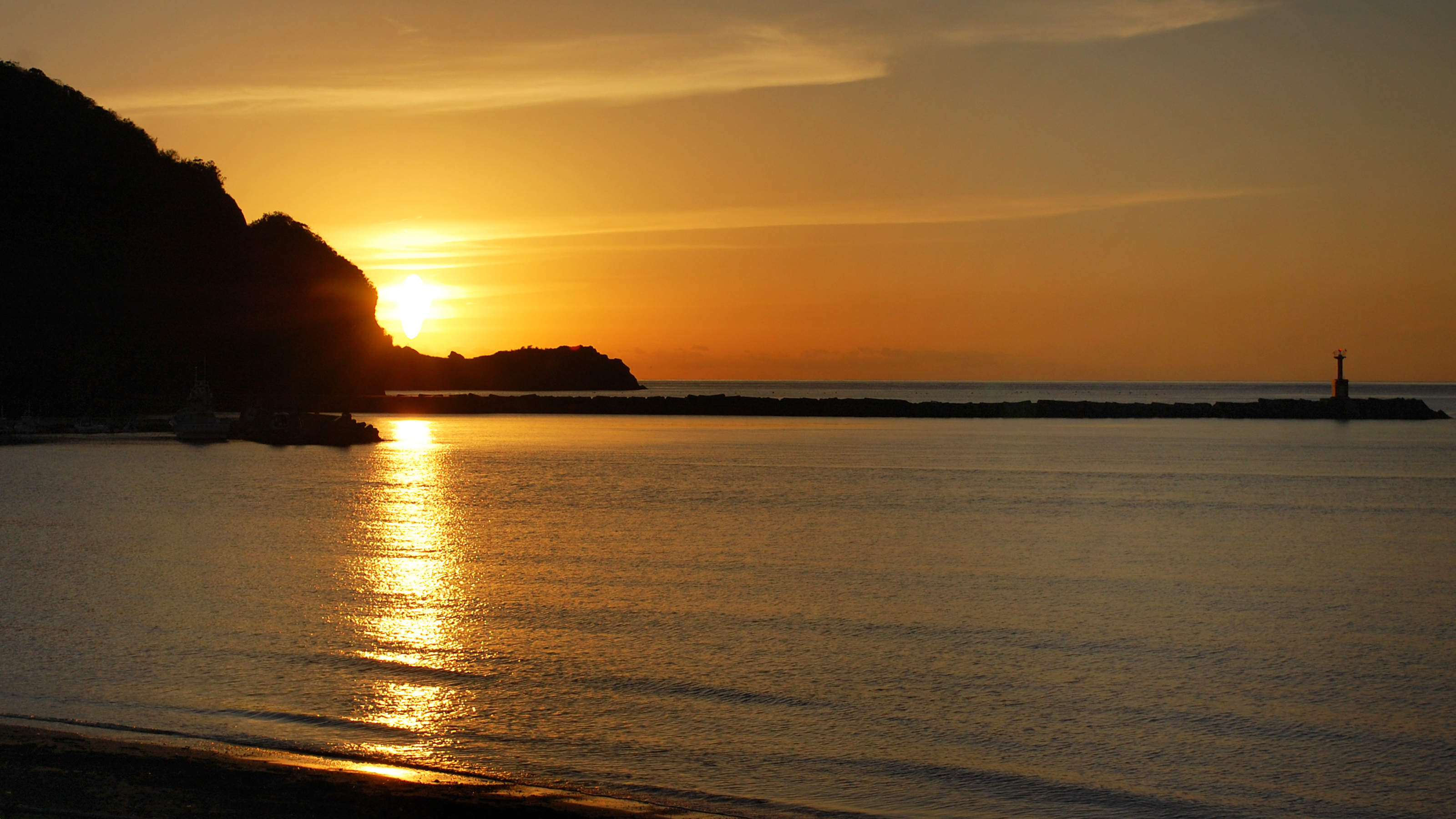 松崎湾へ沈む西伊豆の夕日