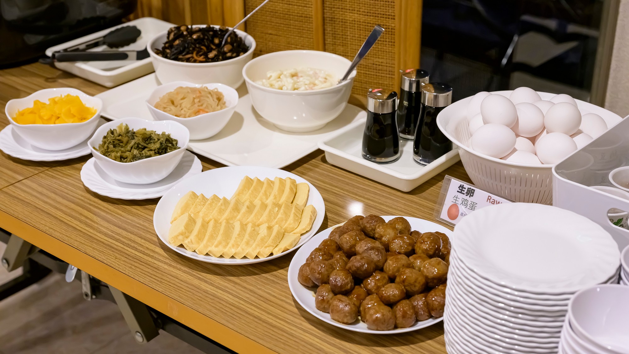 【全プラン朝食無料】朝はサラダやご飯、パンなどの軽食ビュッフェ たくさん食べて元気に一日をスタート♪