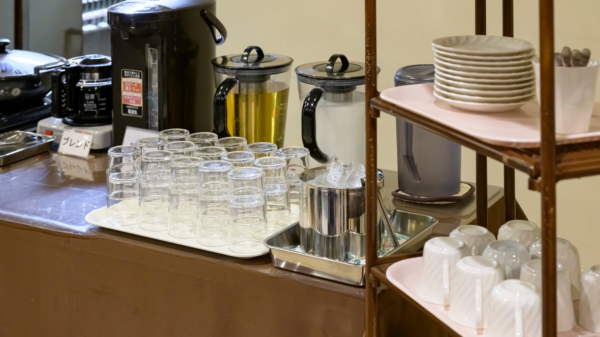ドリンクコーナーも充実〇コーヒー・牛乳・アップルジュース等、朝食を普段食べない方でもドリンクで出発！