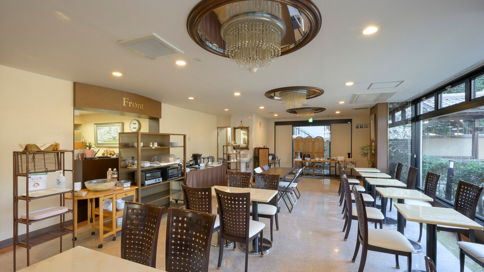 【朝食ラウンジ】７時～９時まで全プラン朝食無料サービス！ 和洋軽食ビュッフェをご用意しております。