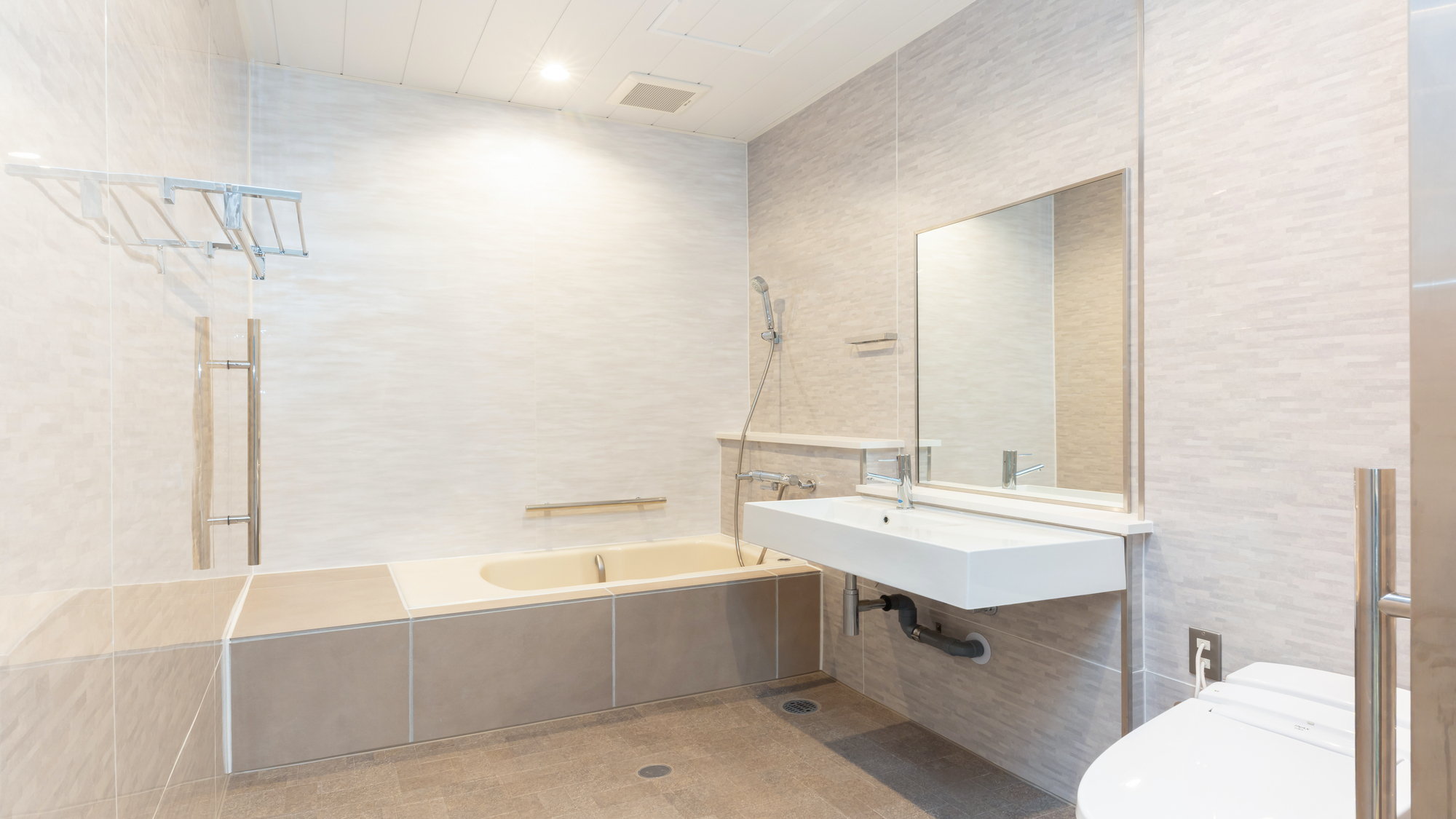 アクセシブルルーム（バス付）／42平米