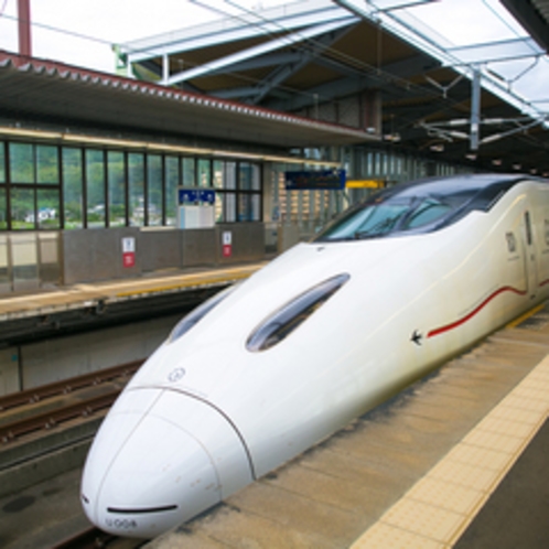 【ロイヤルステーションプラザ】ホテルより徒歩１分！”出水駅”を通過する九州新幹線