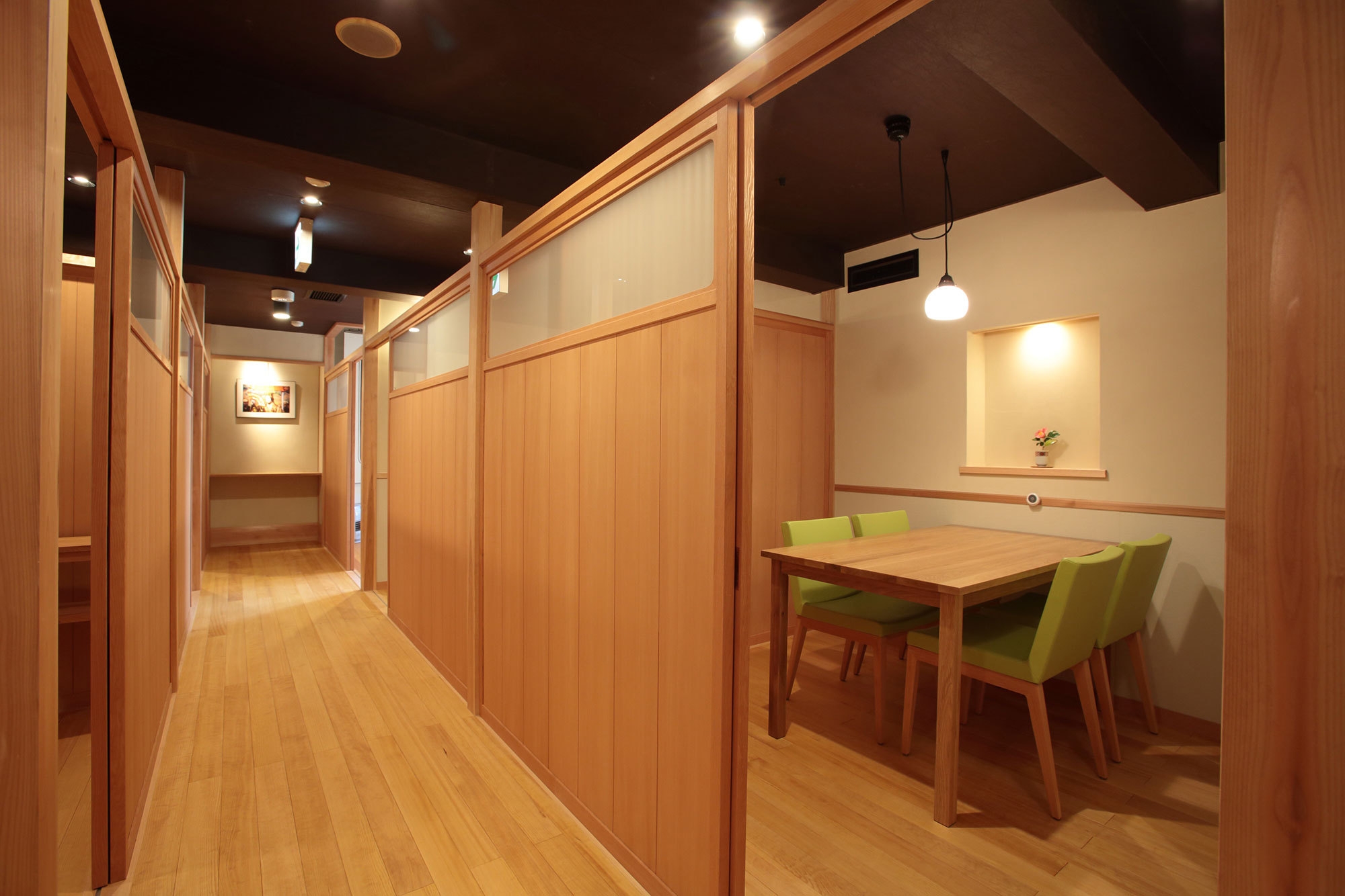 【金沢ひとり旅】古き良き、静かな温泉宿でゆったり■石屋会席は食事処のプライベートな空間で