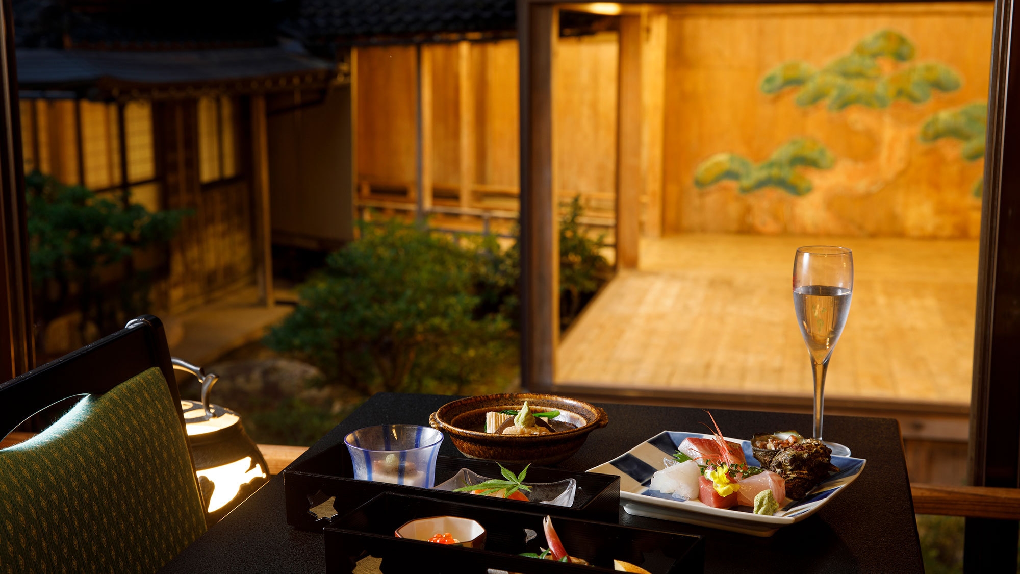 【蔵を改装した最上級　天保蔵に泊まり】当館で一番いい料理を能舞台の見える桟敷席で■カップルやご夫婦に