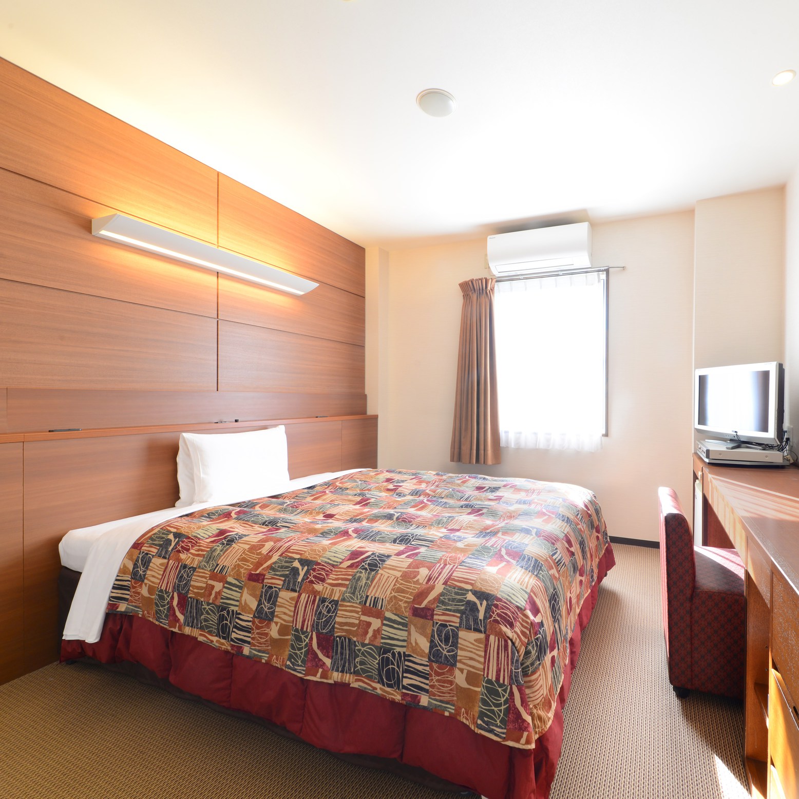 シングルルーム★21平米　150㎝ベッド×1台