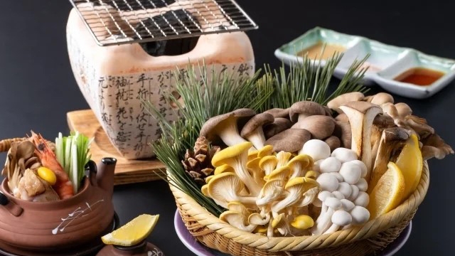 【9〜11月限定】松茸と嬬恋産きのこの七輪焼き＆土瓶蒸し付　つまごいプレミアムビュッフェ　2025