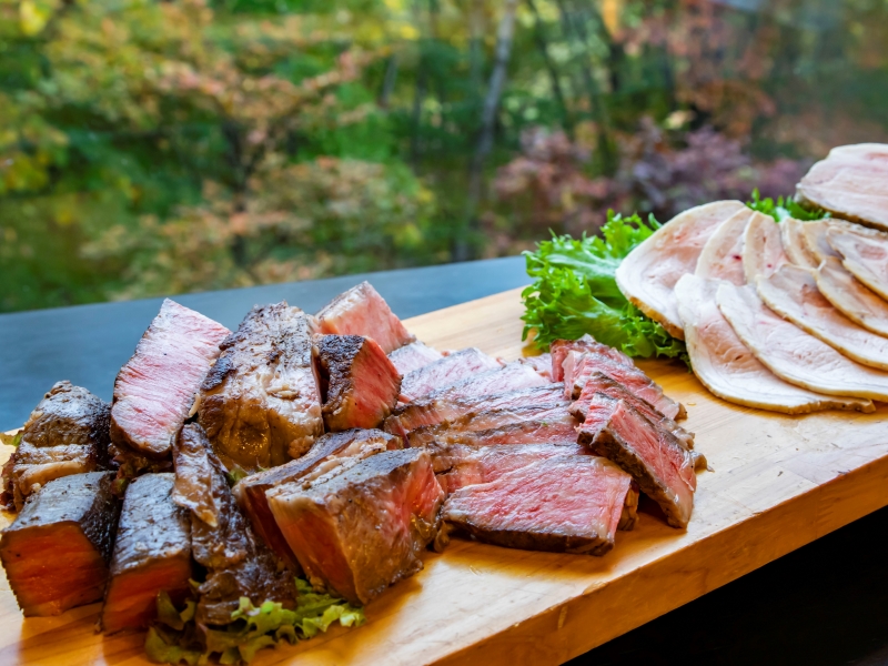 【高原の朝ごはんビュッフェ】朝からロースト「ビーフ＆ポーク」