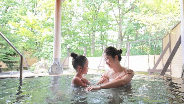 【鹿沢温泉・雲井の湯】四季折々の景色が楽しめる露天風呂