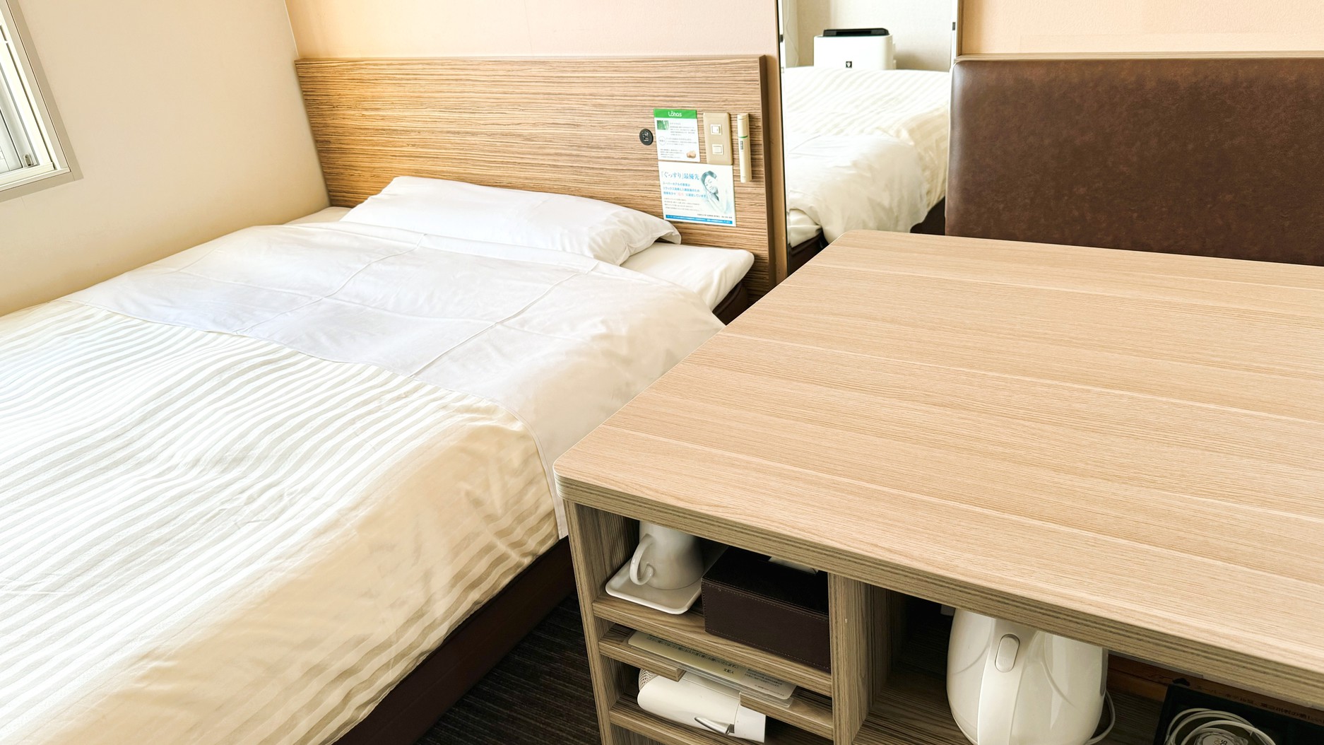 広々としたデスクで作業もしやすいです