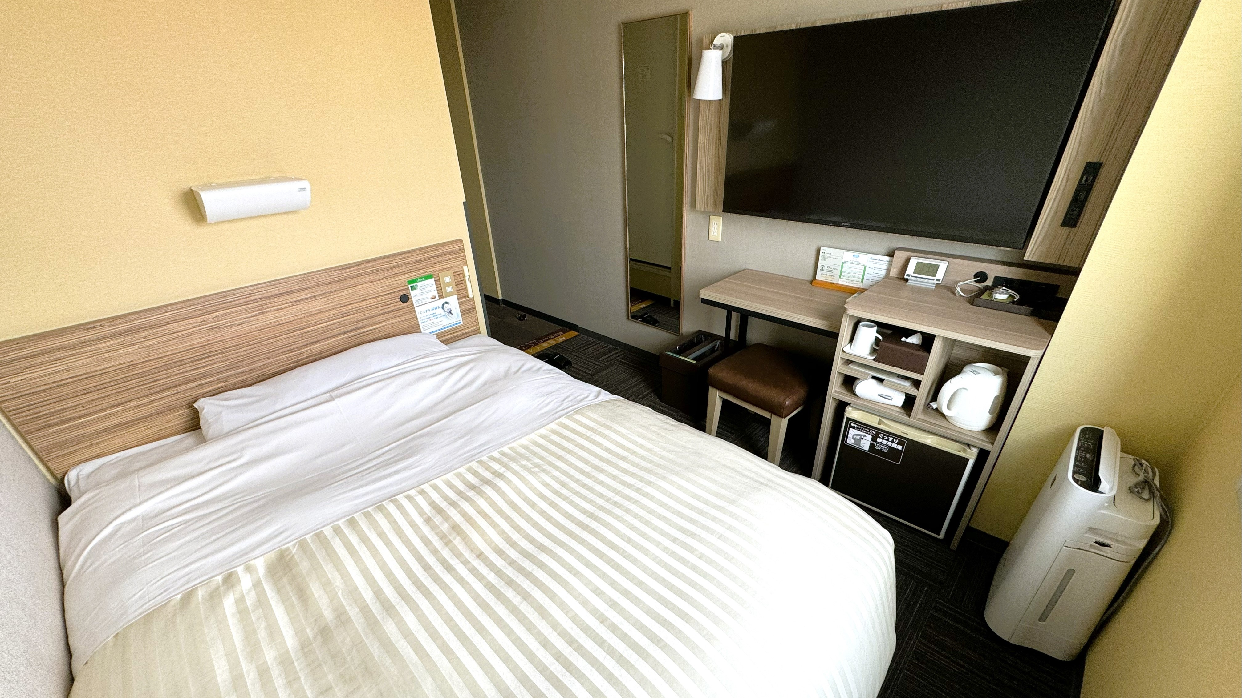 眠りを追及した150cm幅のワイドベッドと適度な硬さのマットでぐっすり