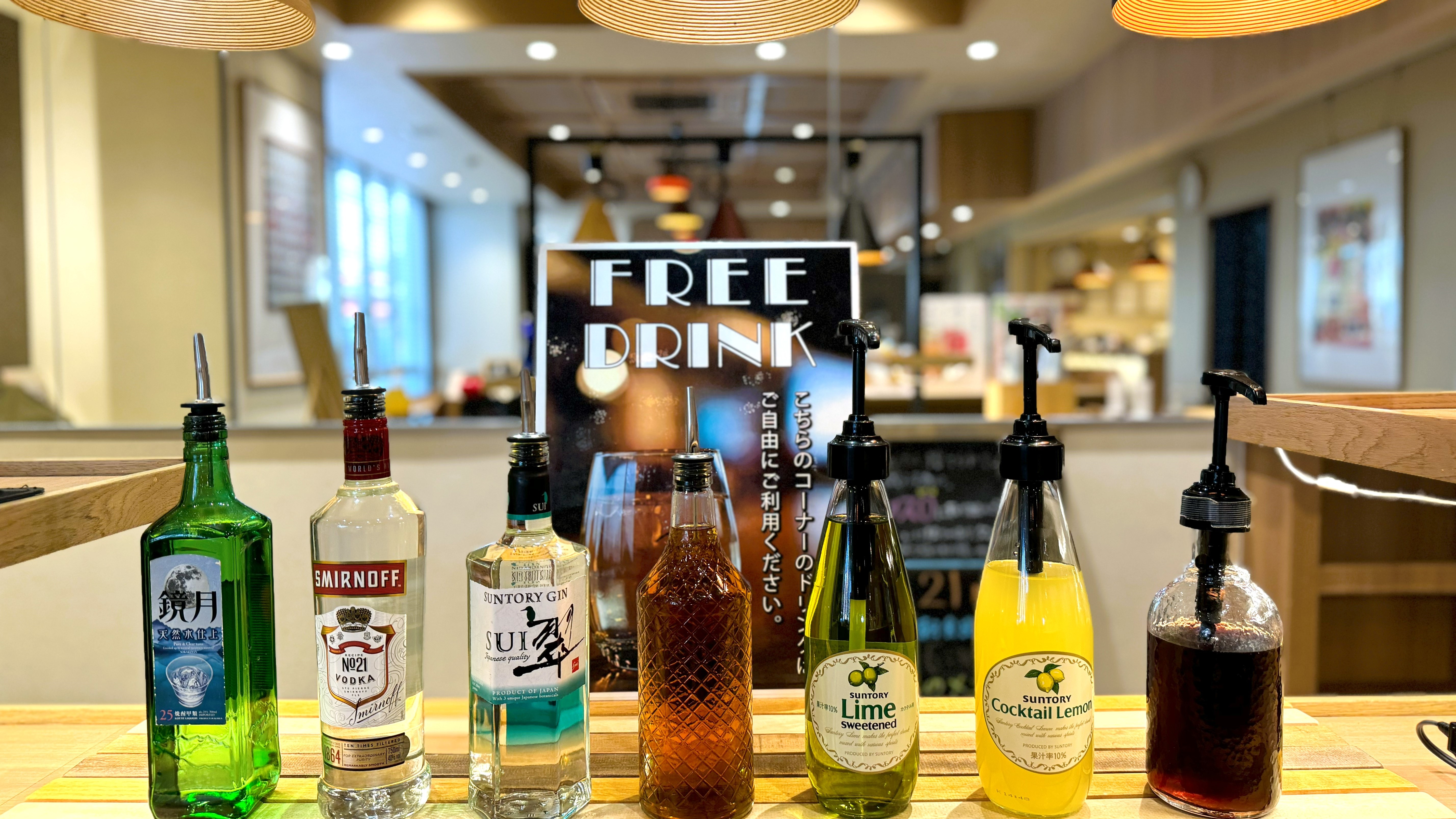 種類豊富な無料のウェルカムバー※お酒の種類は変更となる場合がございます
