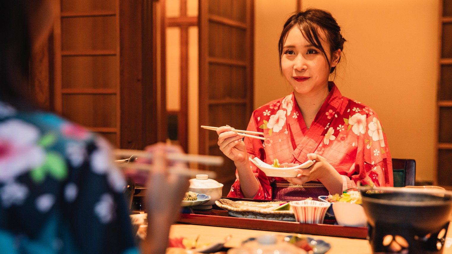 ［女子旅限定］ドラマロケ地『竹林＆赤い橋』×『色浴衣』×『ネイル』×『ドリンク』の特典＜1泊2食付＞