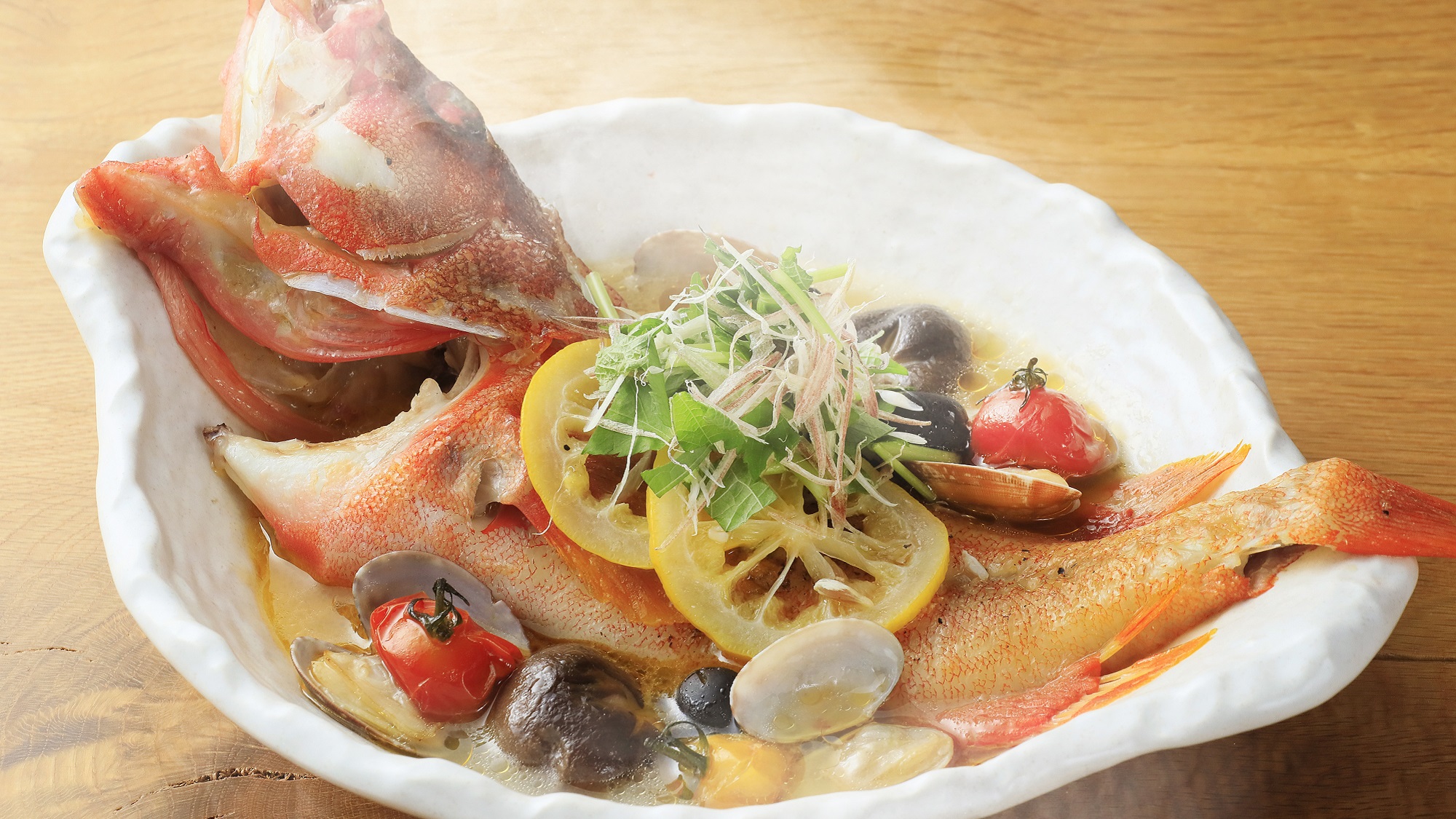 【夕食／特選会席】極上出汁と日本酒で仕上げる　旬魚の和製アクアパッツァ