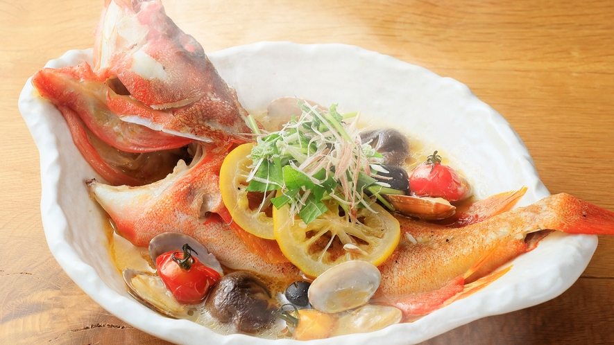 【夕食／特選会席】極上出汁と日本酒で仕上げる　旬魚の和製アクアパッツァ