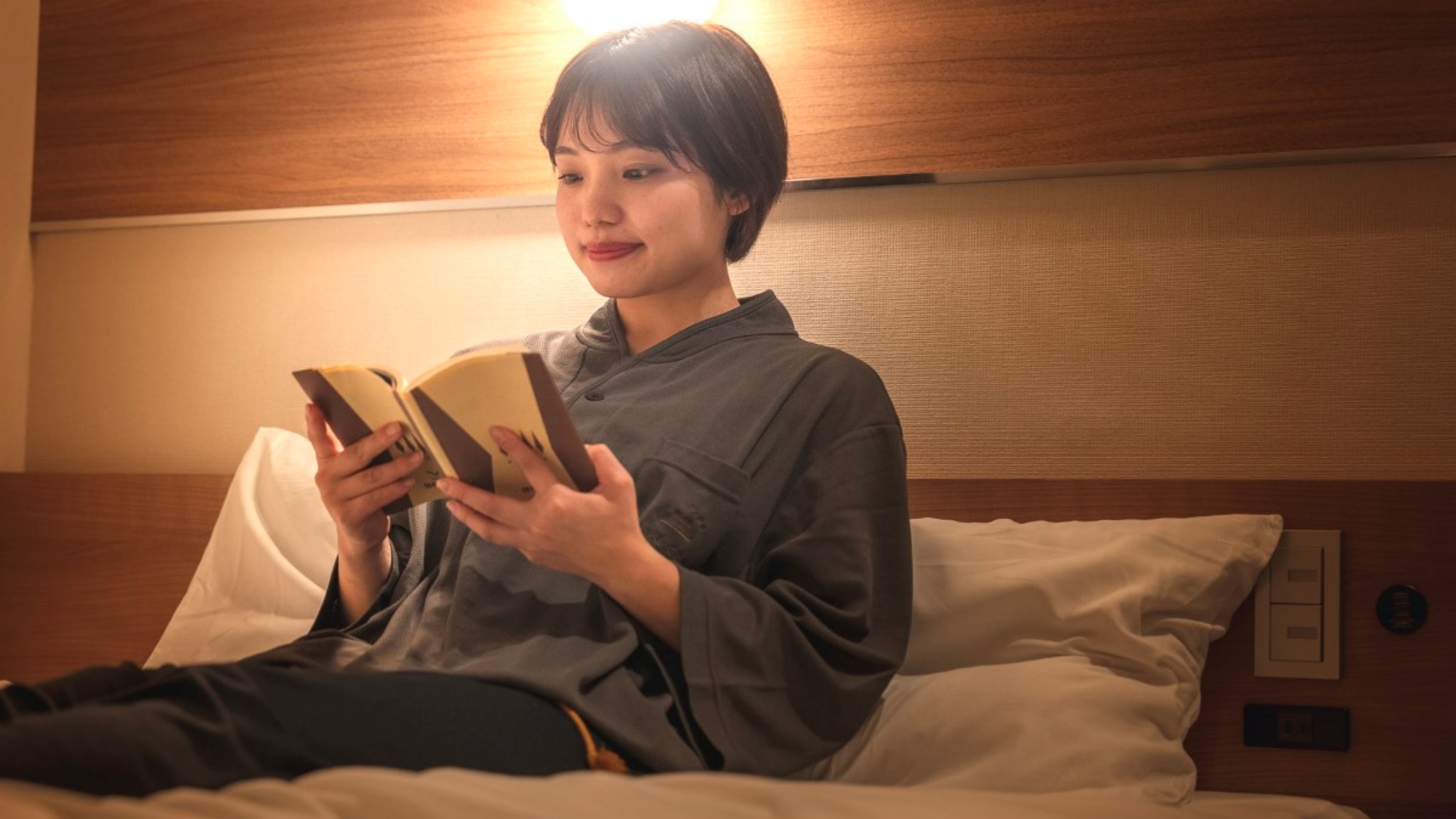 【ホテルでの一日】夜は、やわらかな灯りがお部屋を包みます