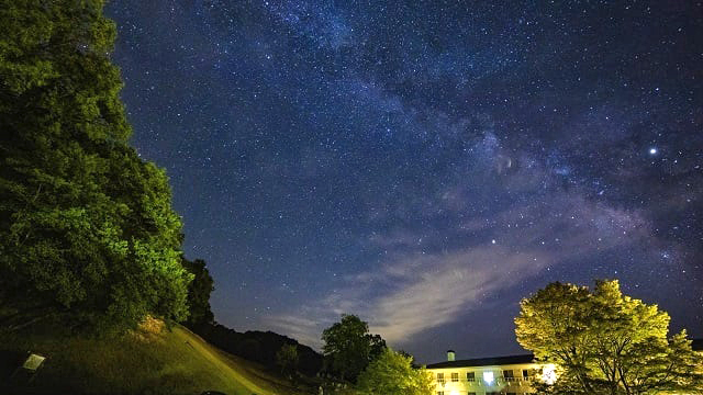 夏の夜は天の川が駆ける
