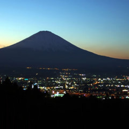 夕暮れの乙女峠付近からの眺望。お車で３０分ほど