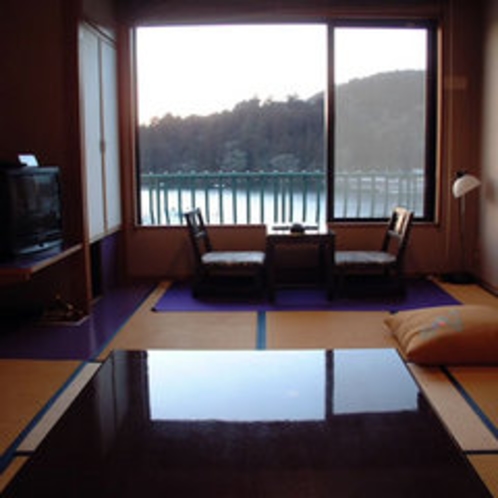 芦ノ湖一望客室の一例