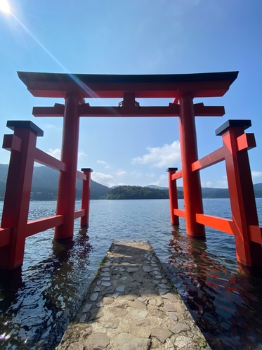 箱根神社の平和の鳥居