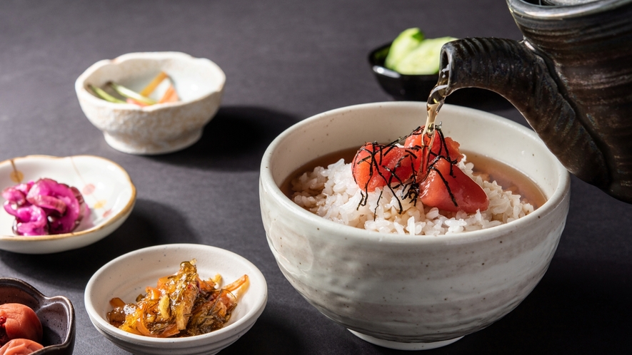 【朝食】ご飯のお供+ほうじ茶+あられでオリジナルのお茶漬けを。