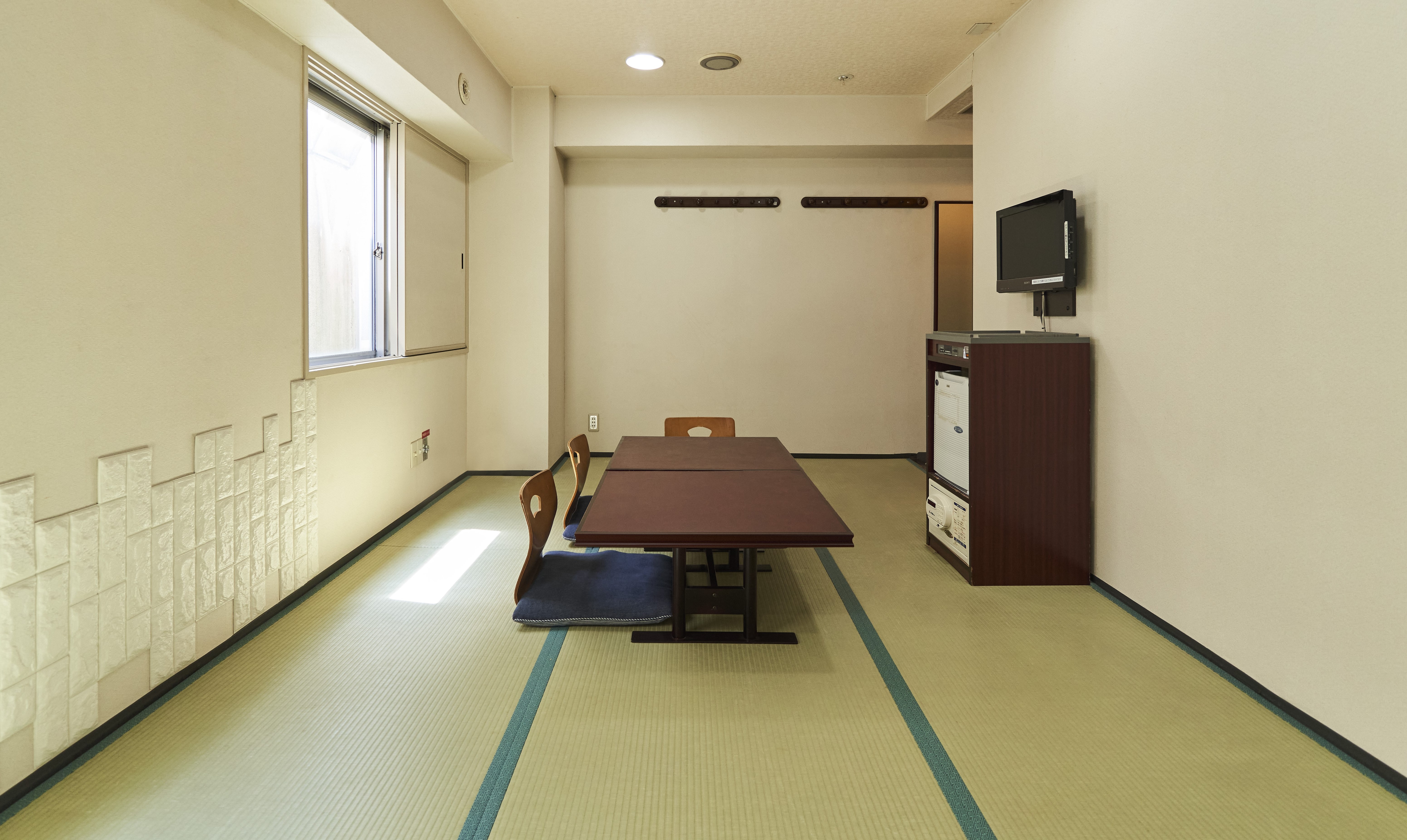 【和室】11畳・2名様〜4名様でご利用いただけます。