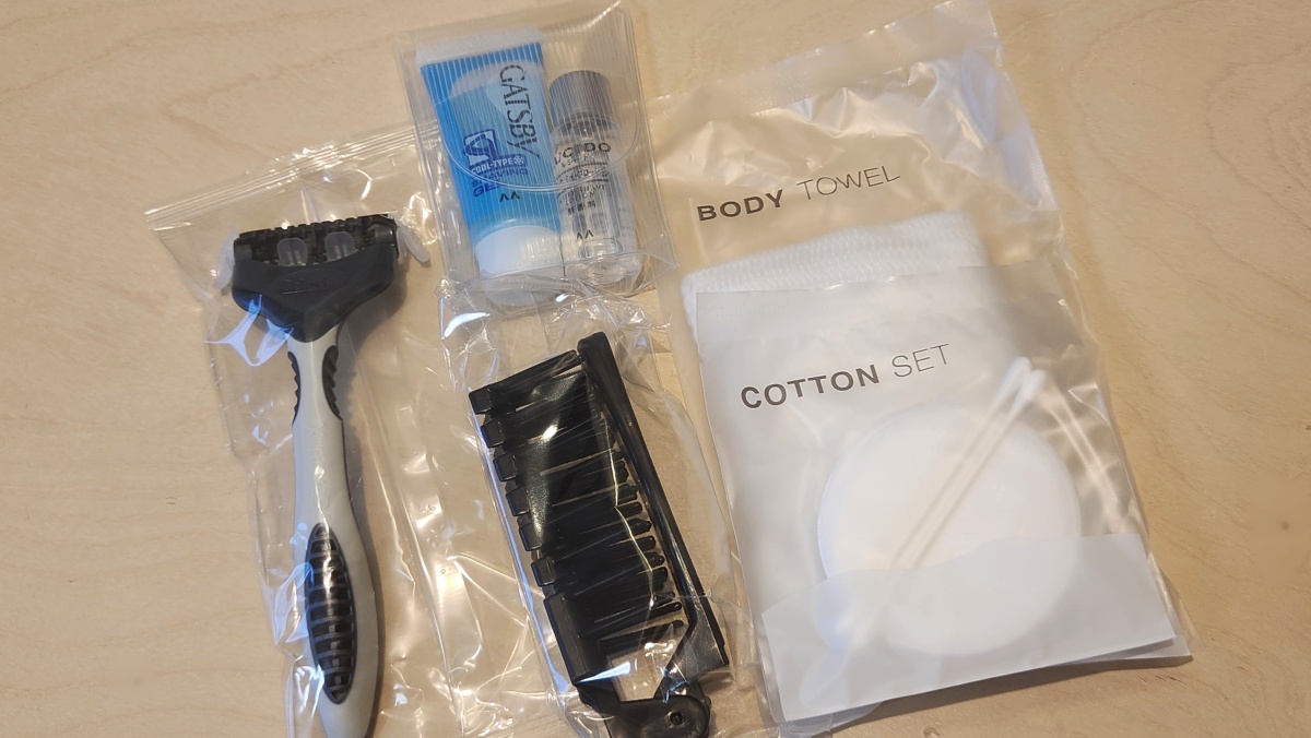 【アメニティセット（シェービング）】フロントで販売しております。※税込300円