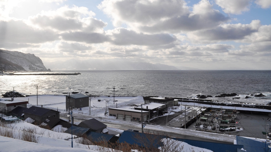 【眺望】夕焼け泊村盃漁港と日本海